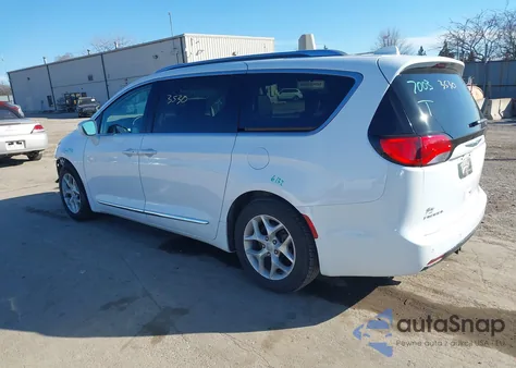 2018 Chrysler Pacifica Touring-L Plus z USA, uszkodzony, nr VIN 2C4RC1EG9JR156751